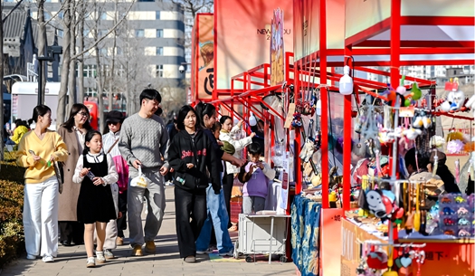 為新春加“馬” 城發(fā)集團守護鄭州年味濃